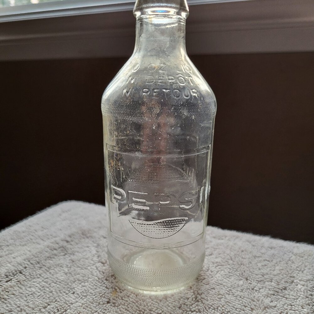 10 oz pepsi cola bottle 60s vintage Canada stubby no return deposit GUC SEE PICS